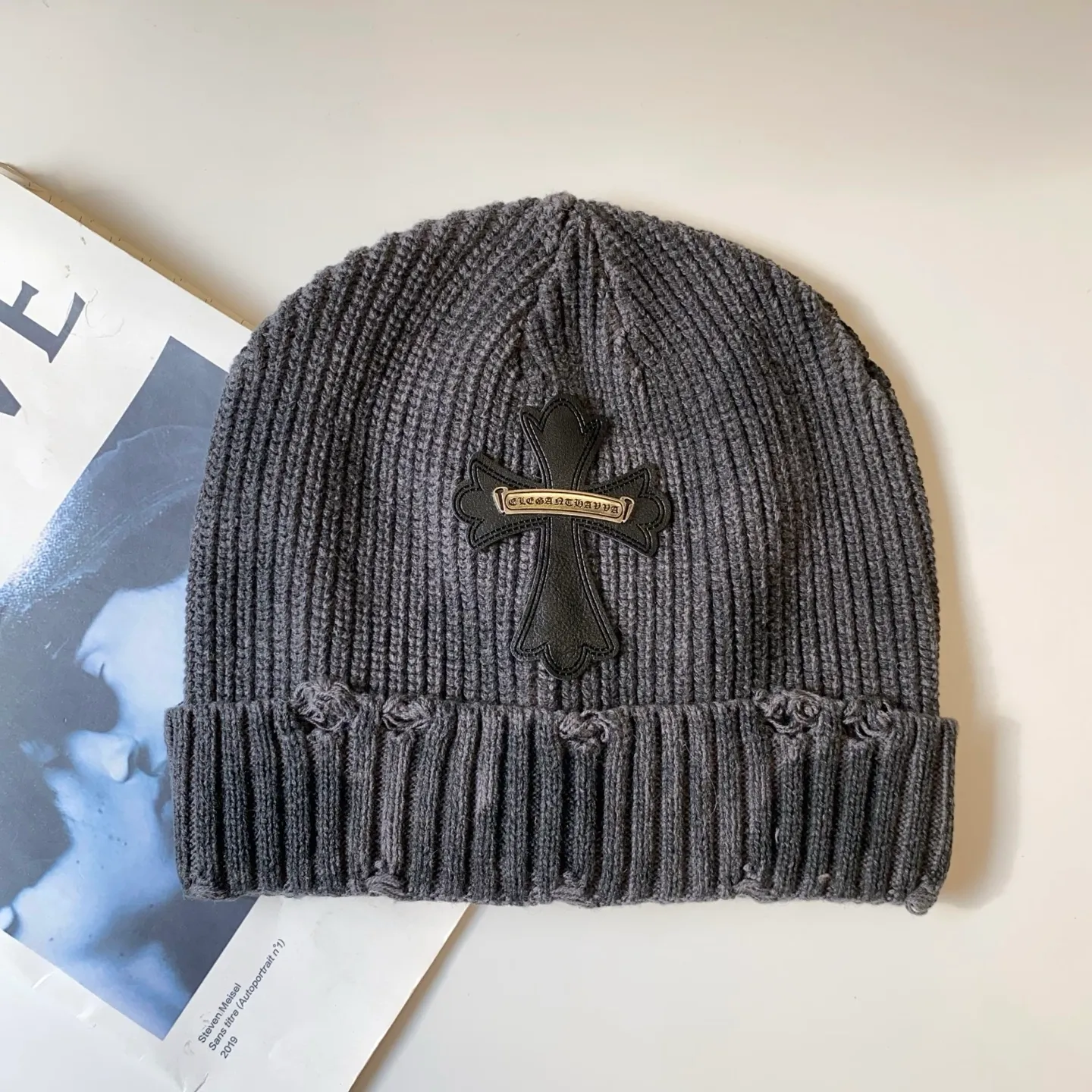🆕25 autumn and winter new style ⚜️Cro heart cross logo knitted hat 🛒Korean style versatile and fashionable style ✨Beige Gray Brown Black